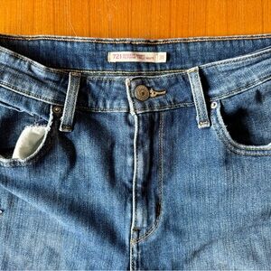 Levi 722 Distressed Women’s Skinny Jeans